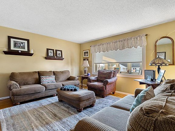 5th image of 25 Sycamore Dr