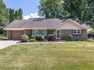 3170 Saint Anne Dr, Dubuque, IA 52001