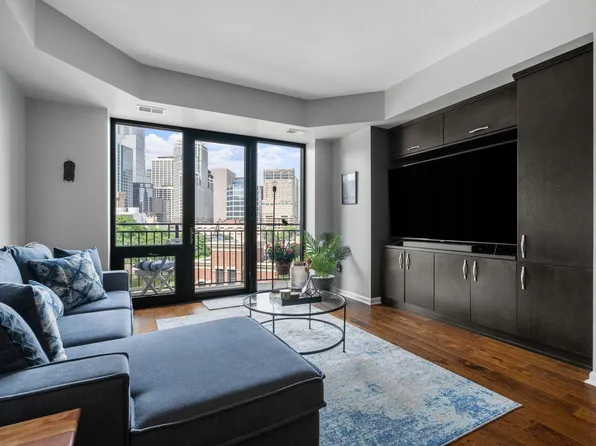 500 E Grant St APT 403, Minneapolis, MN 55404