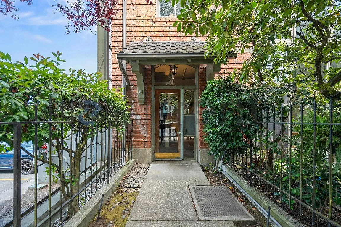 1 bed, 1.5 bath, 813 sqft, $2,575 — Photo 1