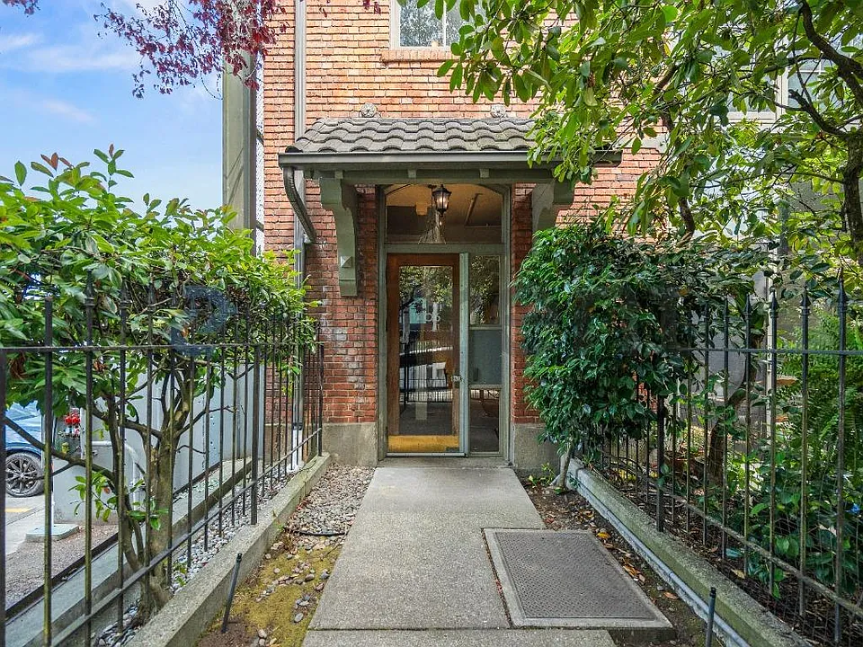 1406 Harvard Ave #16