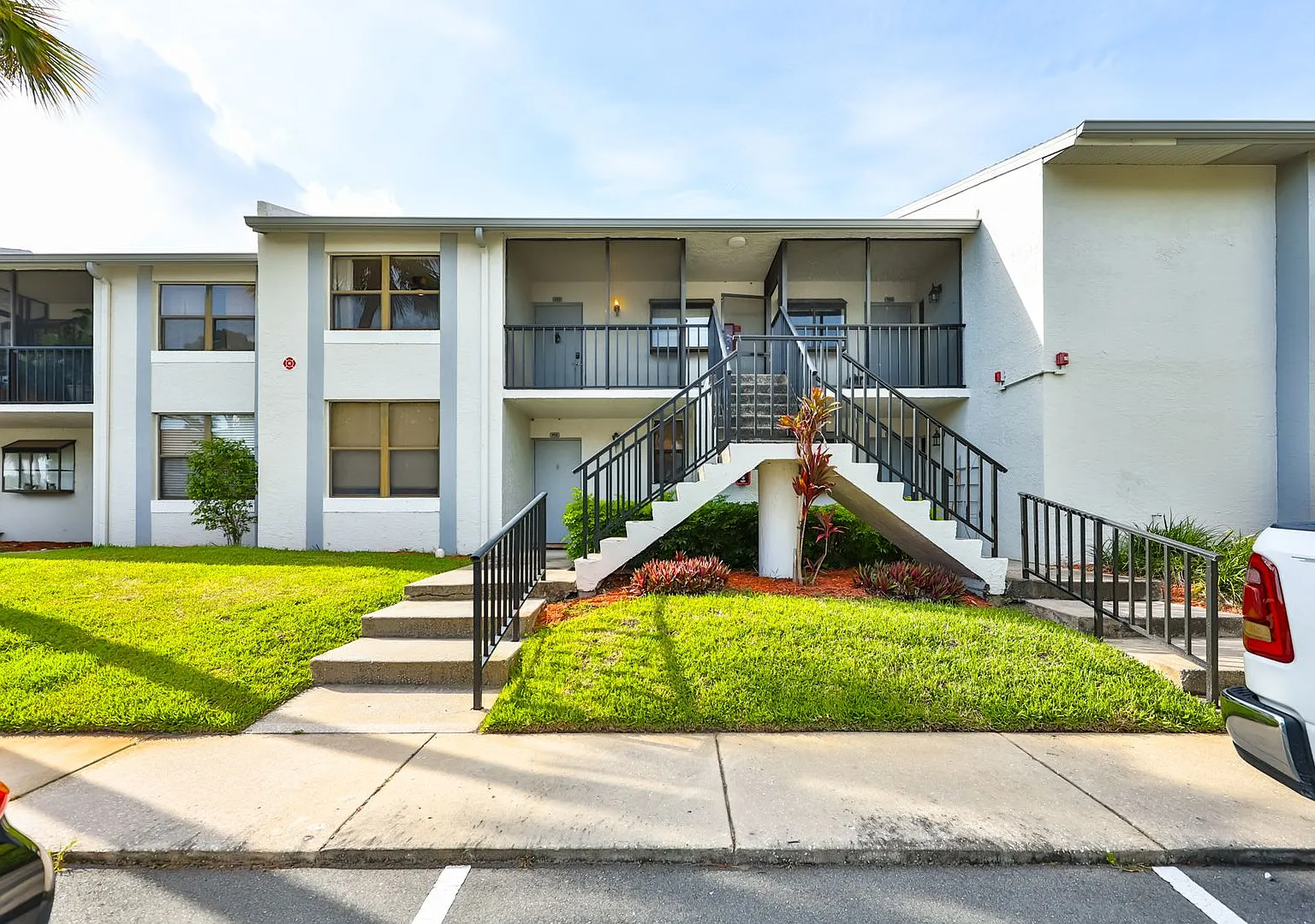 Move-In Special! Beautiful 2 Bedroom, 2 Bathroom Condo in a Gated Feather Sound Community — Photo 1
