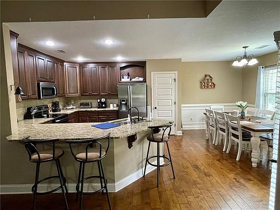 5th image of 88 Lee Road 2195