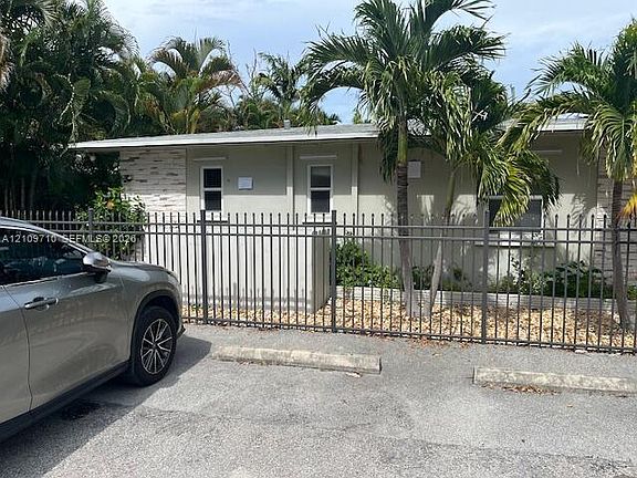 2nd image of 816 NE 17th Way