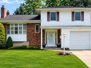 14 Poppy Dr, Massapequa Park, NY 11762
