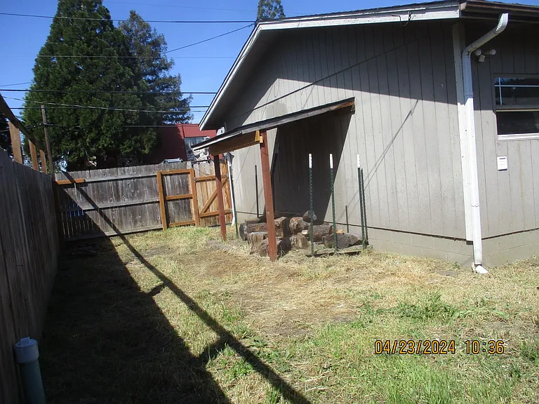 250 N Umpqua St — Photo 5