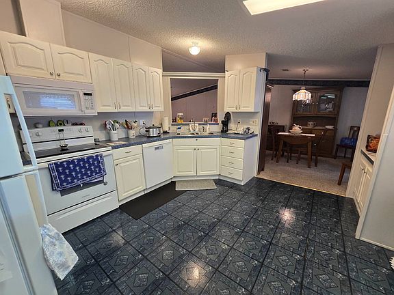 4th image of 305 Winter Garden Ct