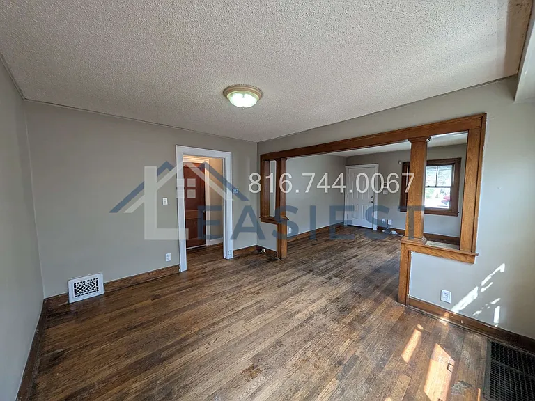 2332 Hardesty Ave — Photo 6