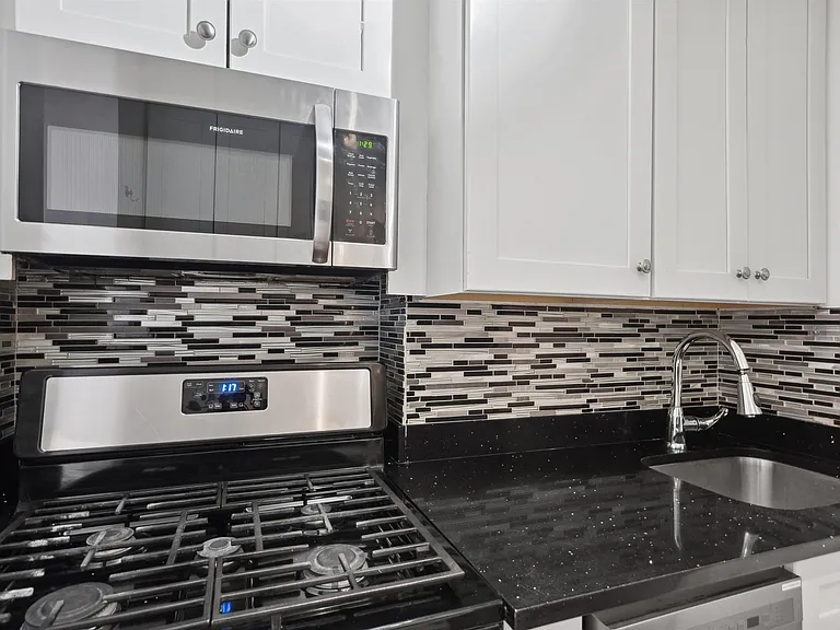 10 Huron Ave #1E — Photo 5