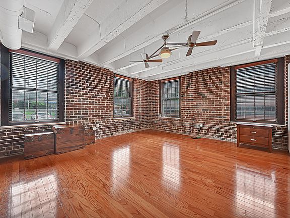 4th image of 535 Locust St