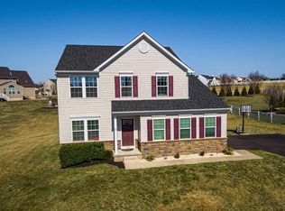 137 Meadowside Dr, Douglassville, PA 19518