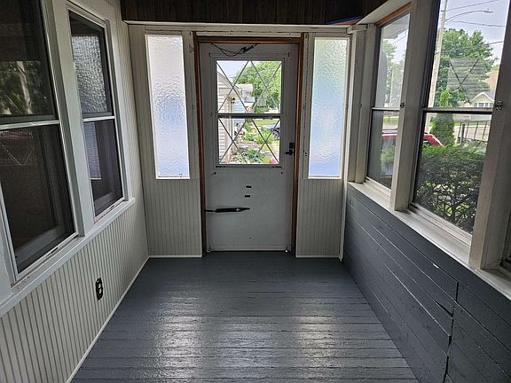 4th image of 555 Pearl Ave