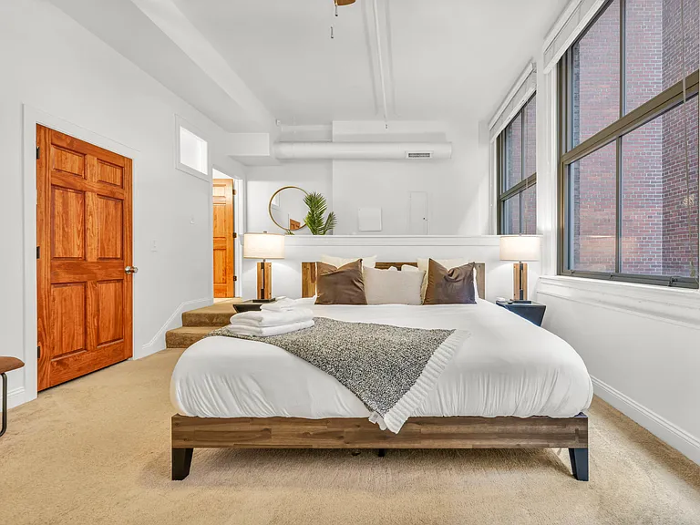 2042 E 4th St #300 — Photo 37
