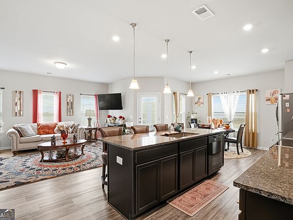 3rd image of 110 Waterside Dr