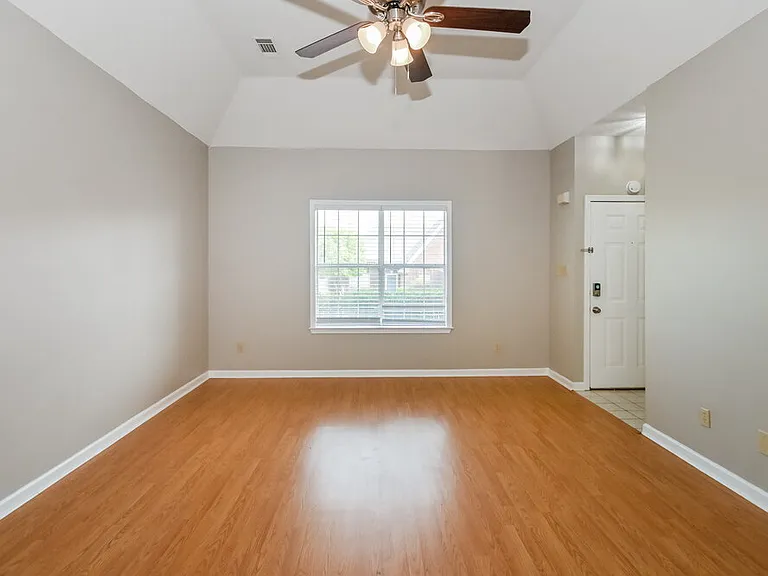 8713 Citrus Bend Dr — Photo 4
