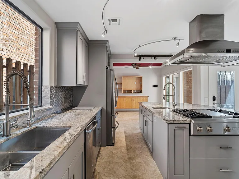 6215 Westcott St #A — Photo 15