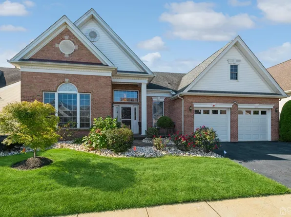 76 Country Club Dr, Monroe Township, NJ 08831