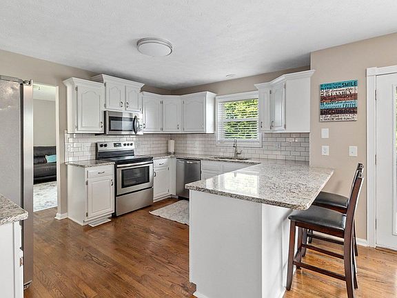 5th image of 929 Turnberry Dr