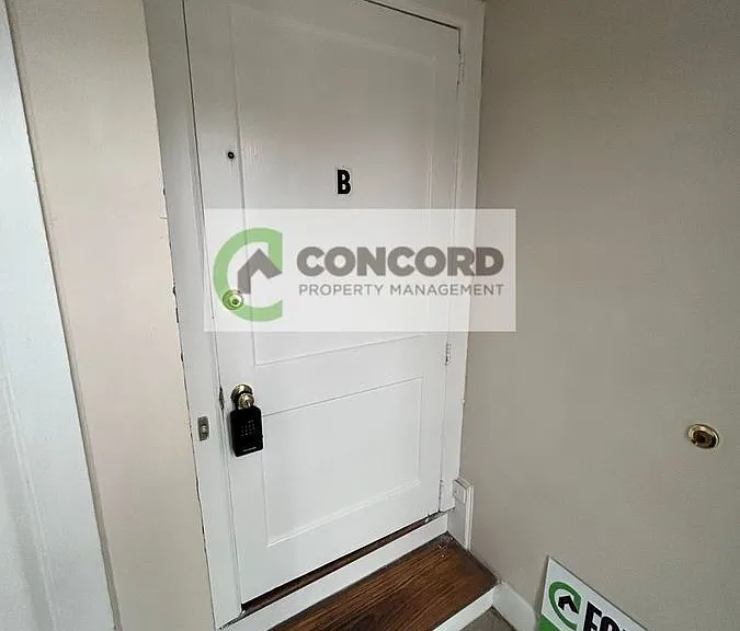111 Westover Ter #B — Photo 2
