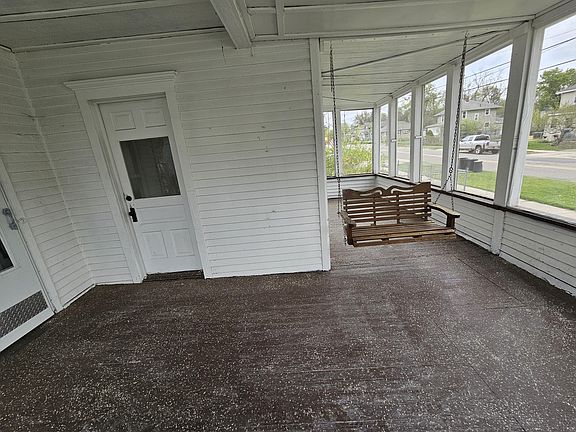 3rd image of 228 Meachem Ave