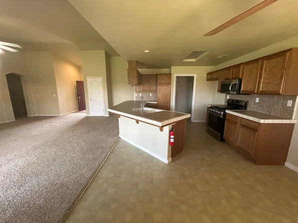 2416 Glacier Way, Hanford, CA 93230