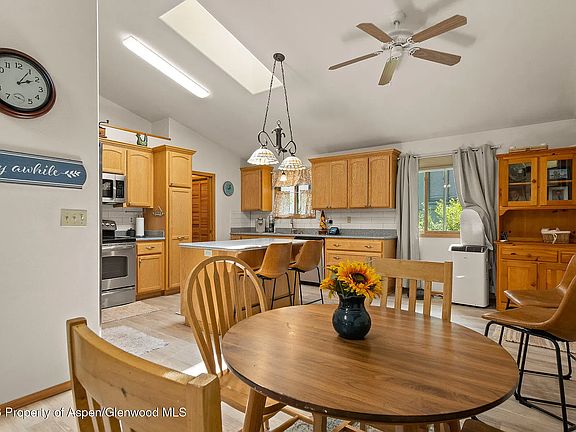 5th image of 279 Buckthorn Rd