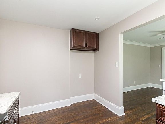 5th image of 2034 Morrison Ave