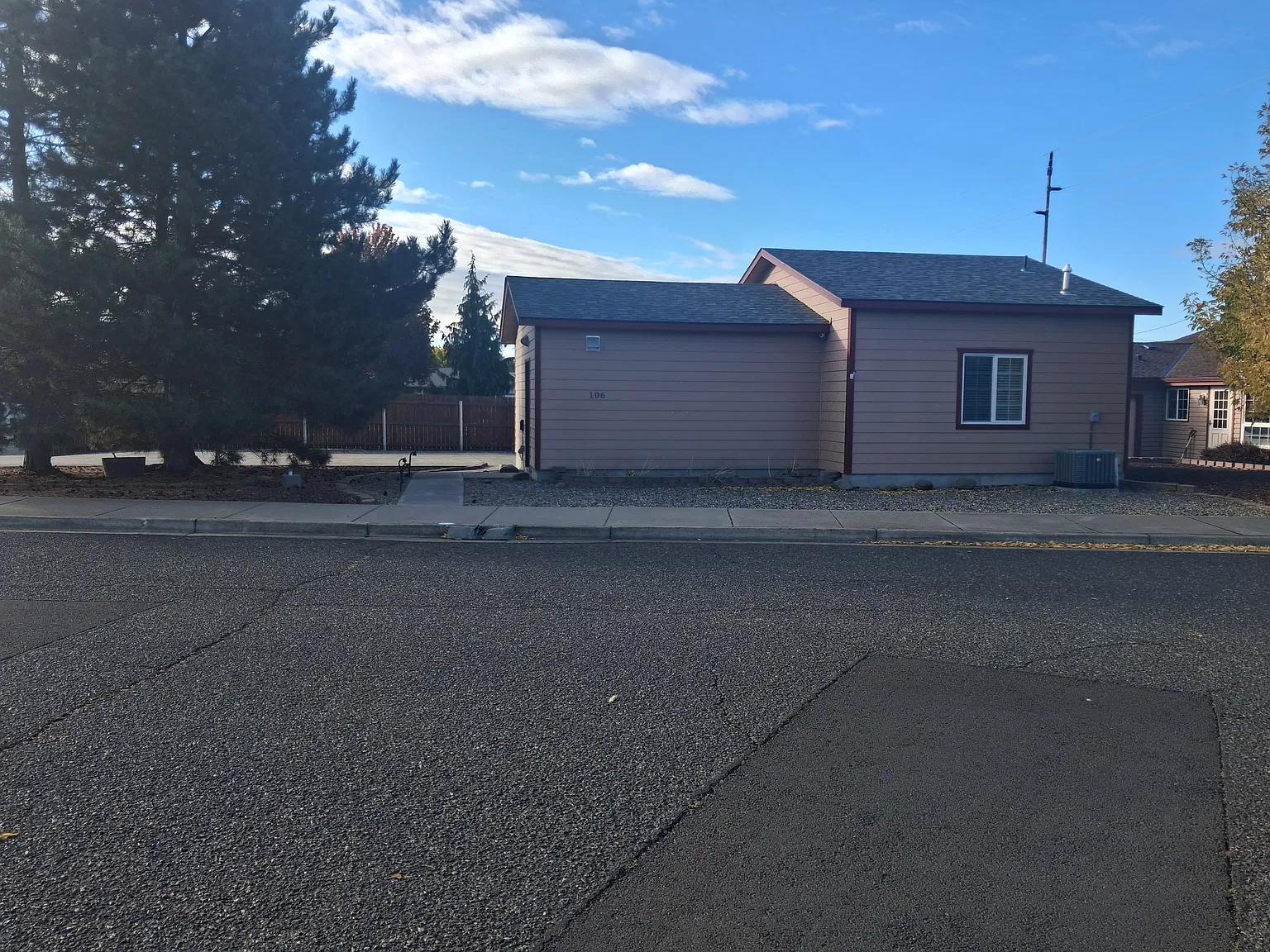 Studio, 700 sqft, $1,000 — Photo 2