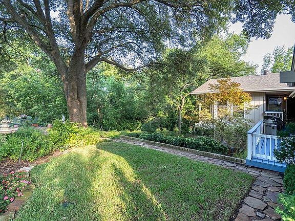 3rd image of 11938 Midlake Dr