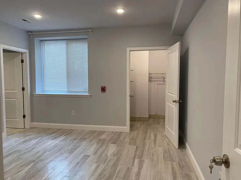 1635 Poplar St #1A — Photo 9