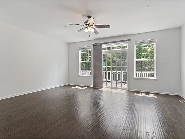 23048 Mountain Laurel Ln — Photo 8