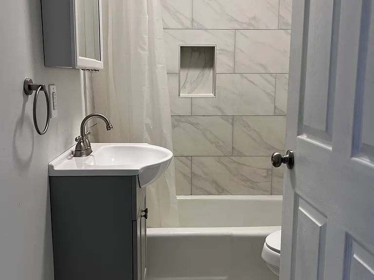 673 N Main St — Photo 9