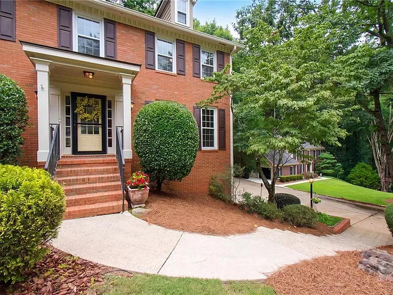 320 Derby Ridge Trce — Photo 4