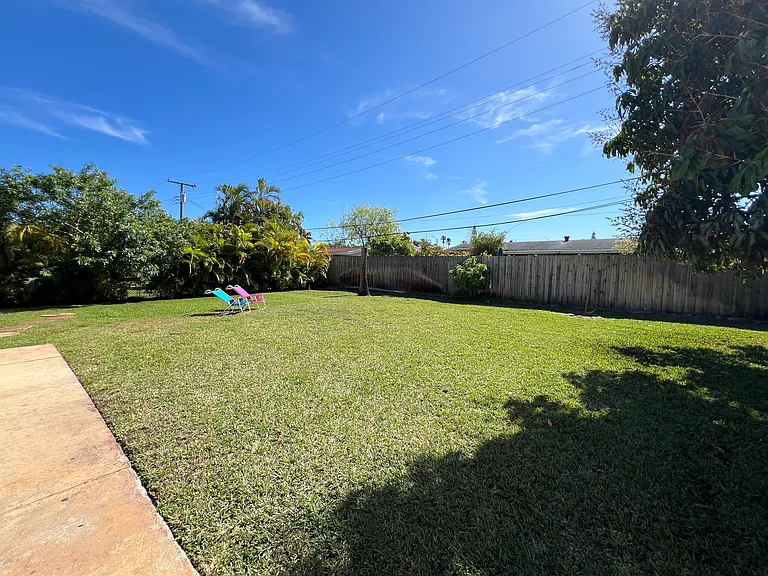NW 38th Pl — Photo 29
