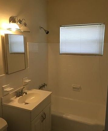 5th image of 15213 NE 10th Ave