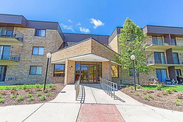 1st image of 5550 Astor Ln Unit 122