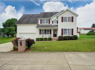 99 Prado Dr, Hurricane, WV 25526