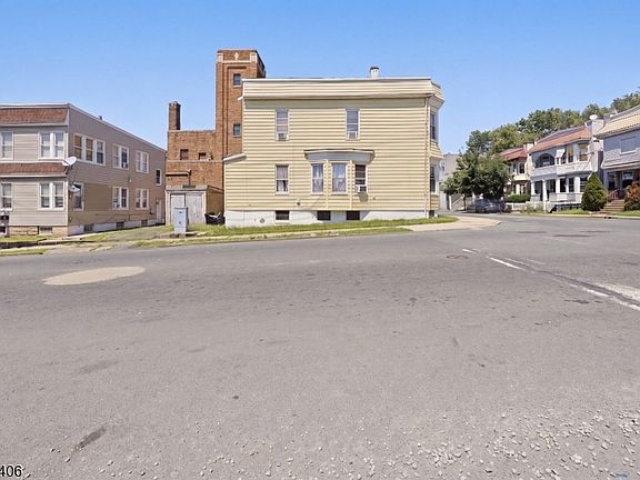 4th image of 665 Grove St