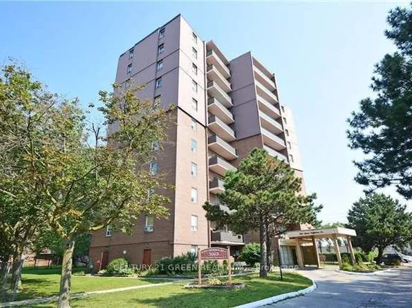 3065 Queen Frederica Dr #902, Mississauga, ON L4Y 3A3