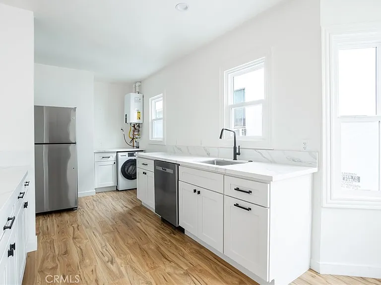 738 S Stanley Ave — Photo 7