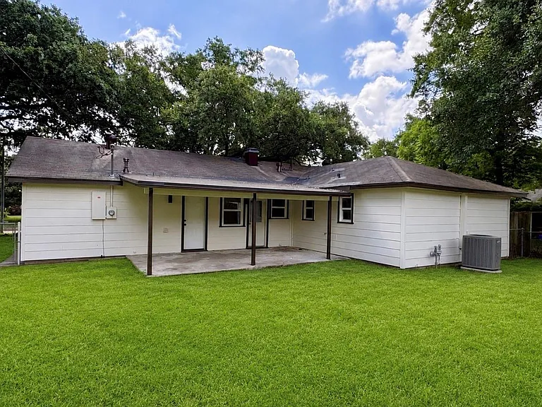 5831 Chinaberry Dr — Photo 9