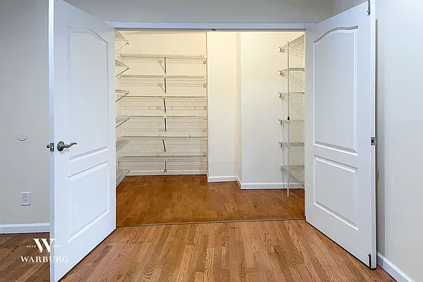 Rented by Warburg | media 4