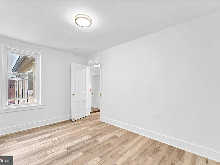 28 W Airy St — Photo 22