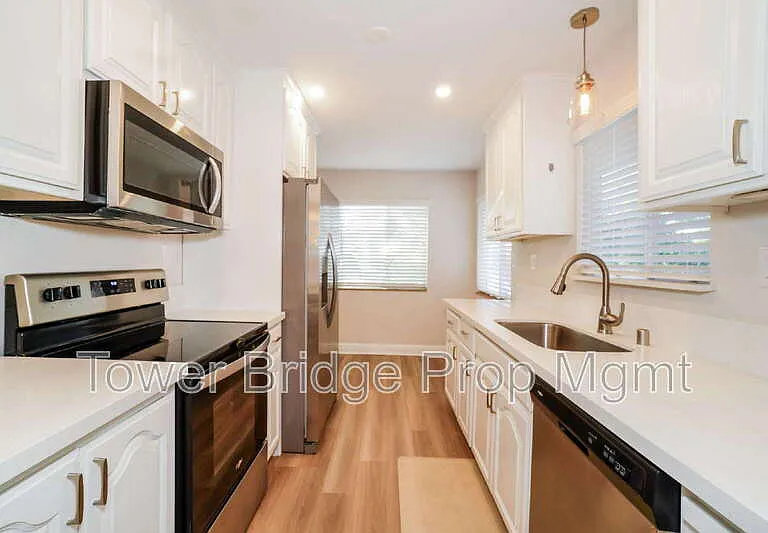 737 Cresta Ct — Photo 8