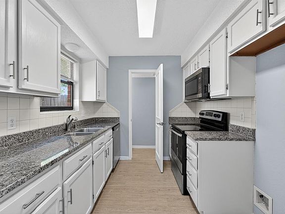 5th image of 1400 Pennington Ave