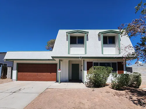 4476 El Como Way Photo 1