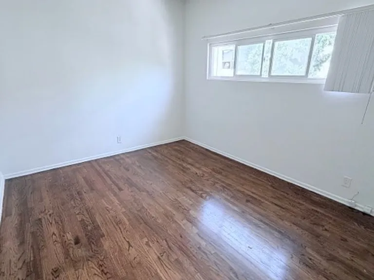 1224 N Crescent Heights Blvd — Photo 6