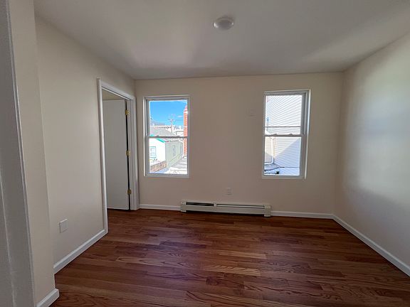 4th image of 409 41st St
