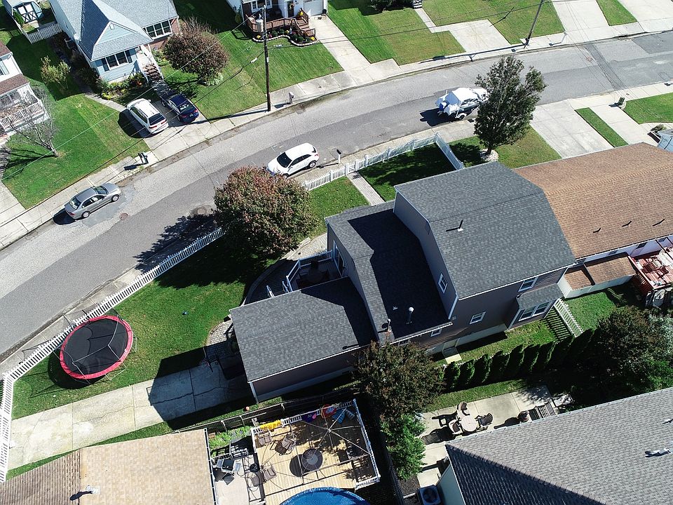 2nd image of 722 Sheridan Blvd