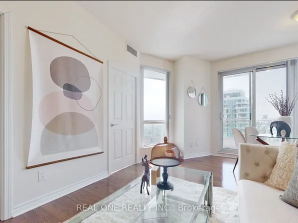 18 Holmes Ave, Toronto, ON